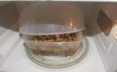 Groundnuts in the microwave